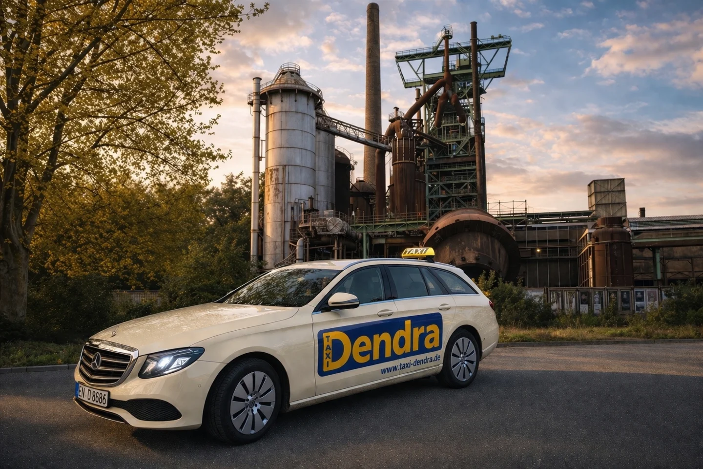 Mercedes Taxi von Taxi Dendra vor der Henrichshütte in Hattingen